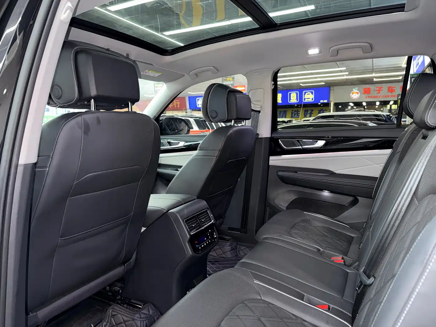 Volkswagen Teramont 2024 380TSI 4WD Prestige Luxury Edition фото 16