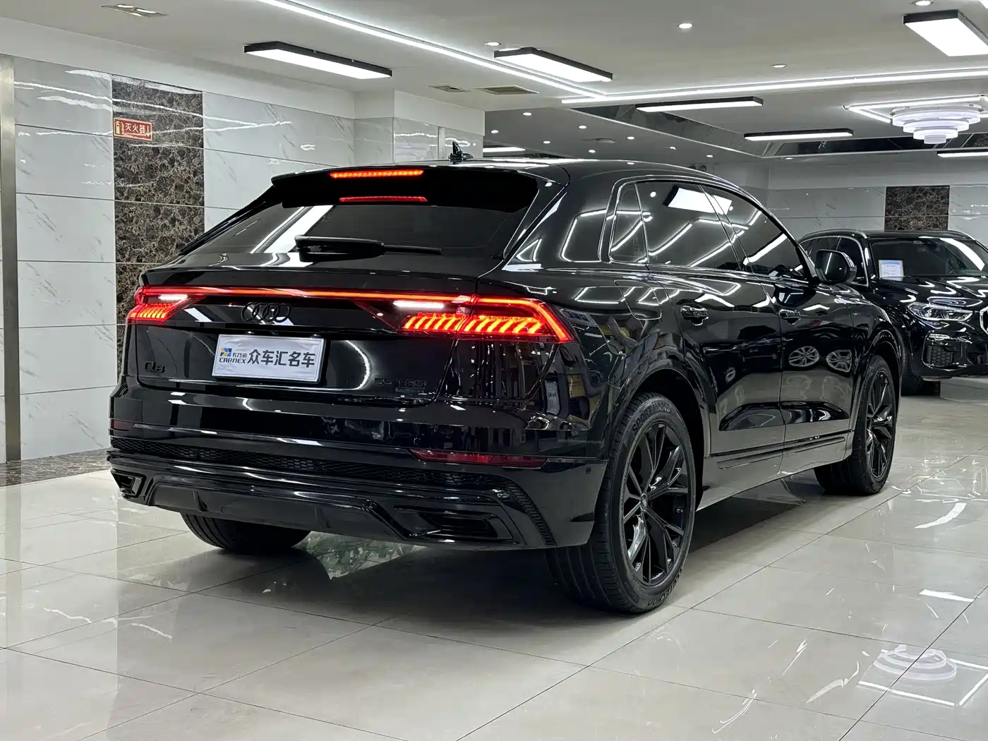 Audi Q8 2022 55 TFSI Luxury Dynamic фото 4