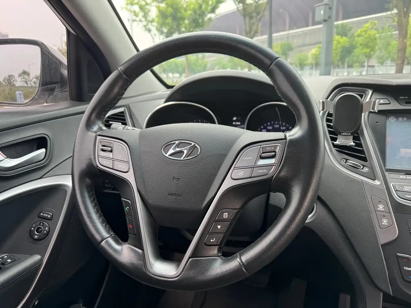 Hyundai Santa Fe 2013 Facelift 2.4L Automatic 4WD Smart фото 12