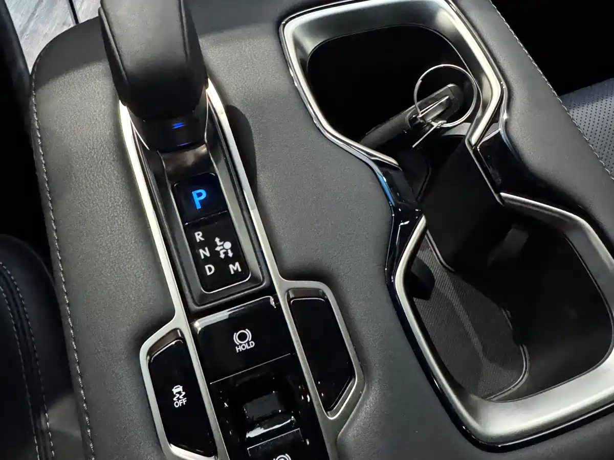 Lexus LM 2023 500h 6-Seater Prestige Edition фото 15