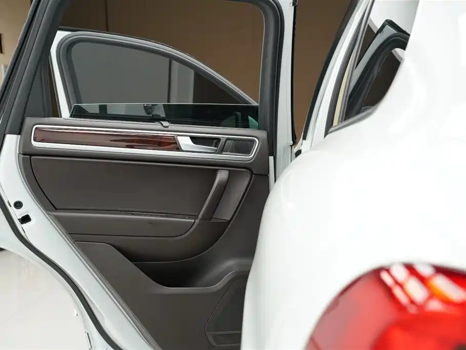 Volkswagen Touareg 2011 3.0TSI Premium фото 7