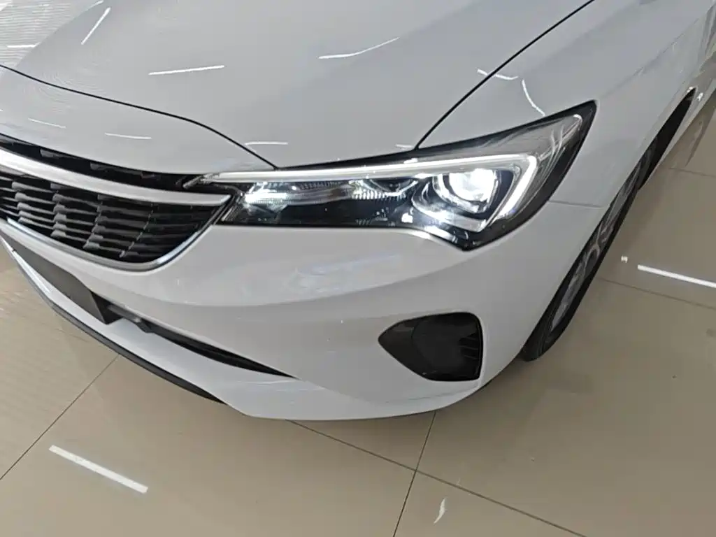Фото 24 - Buick Verano