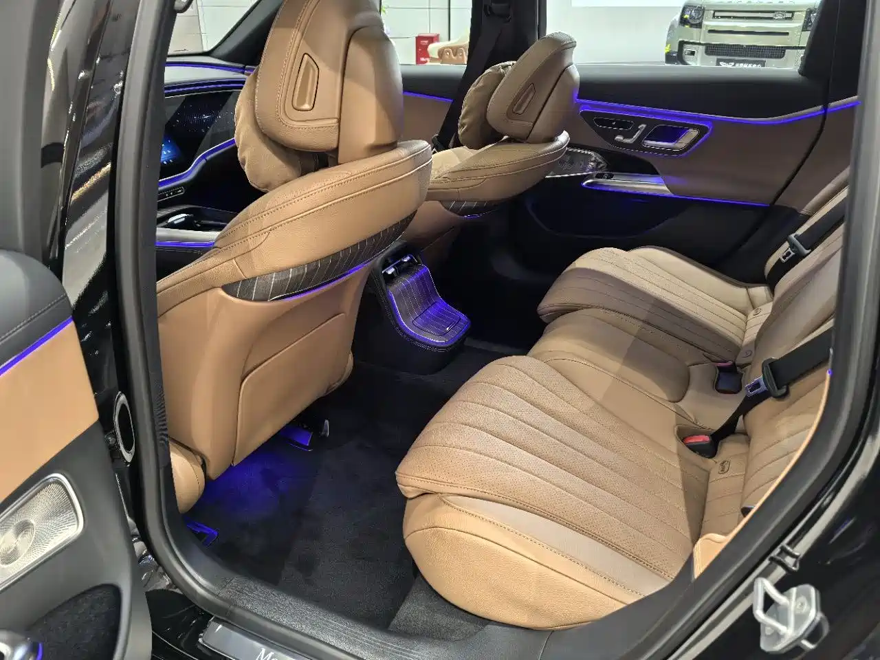 Mercedes-Benz E-Class 2026 E 300 L Luxury фото 8