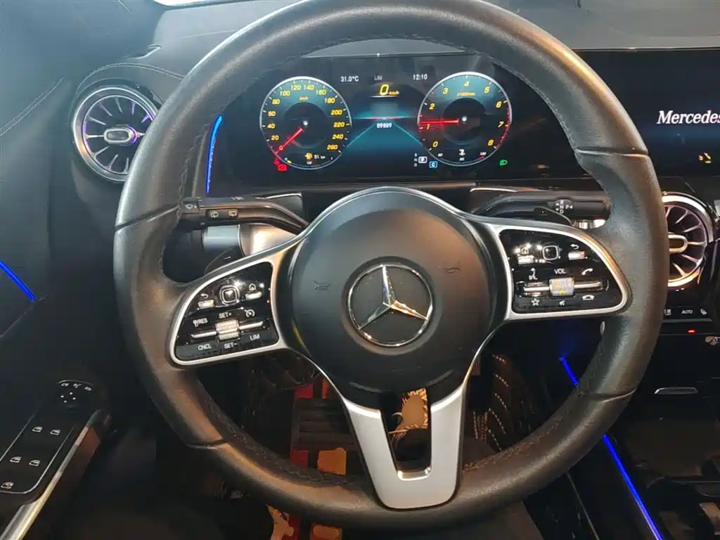 MERCEDES-BENZ GLB