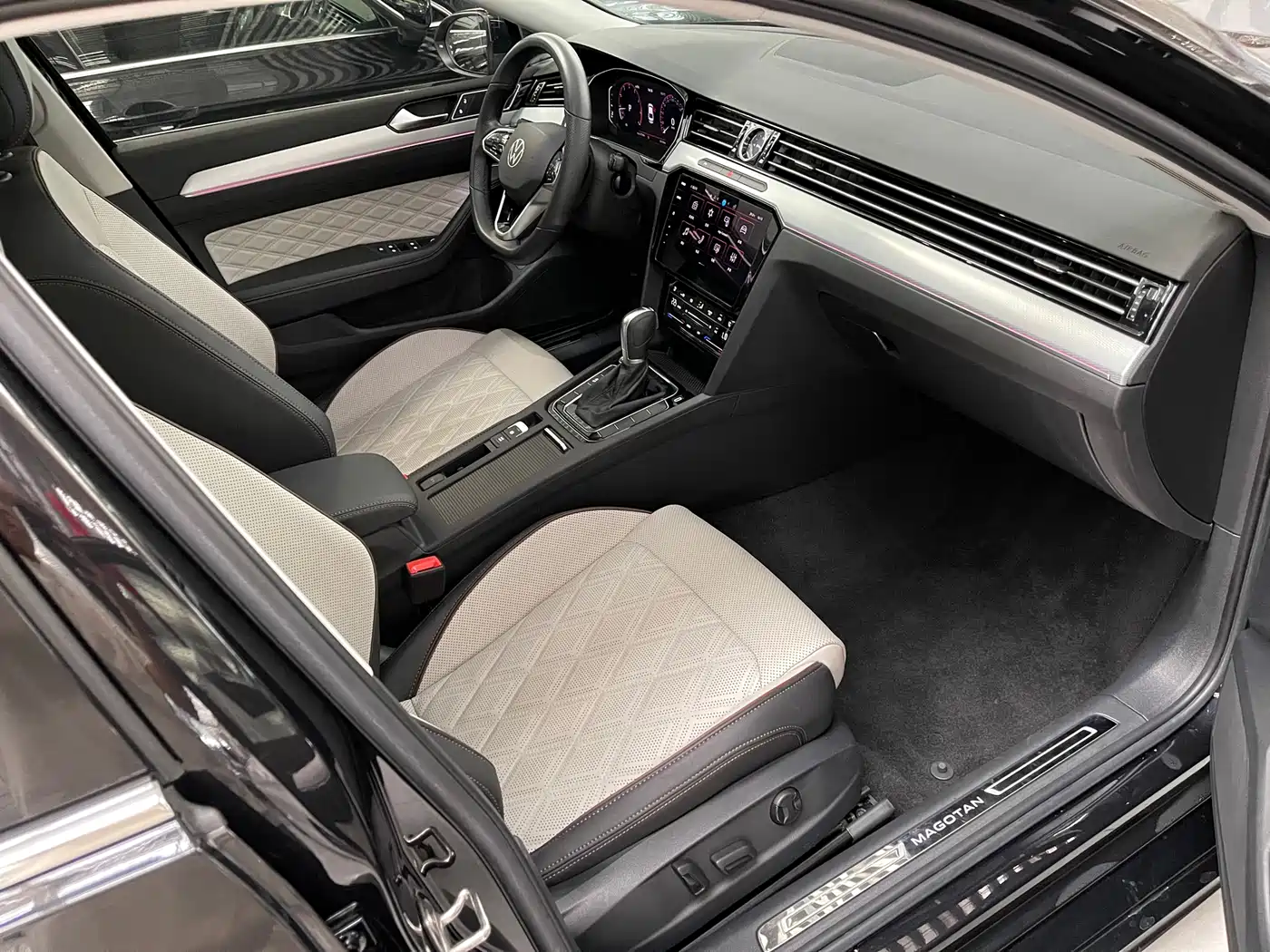 Volkswagen Magotan 2024 2 Million Units Public Sharing Edition 330TSI DSG Luxury фото 10