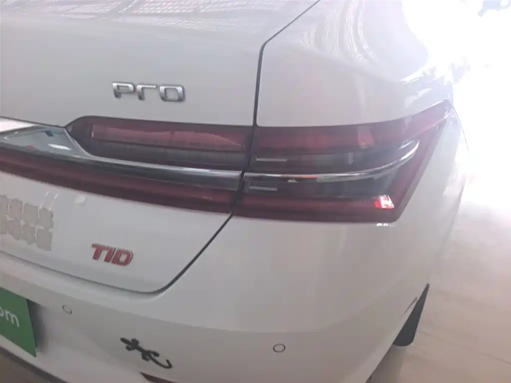 BYD Qin Pro 2018 1.5TI Automatic Smart Connected Premium Edition фото 8