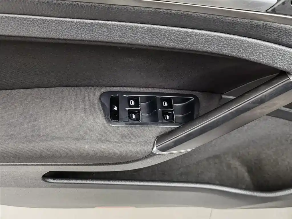 Volkswagen Golf 2015 1.6L Automatic Comfort фото 9