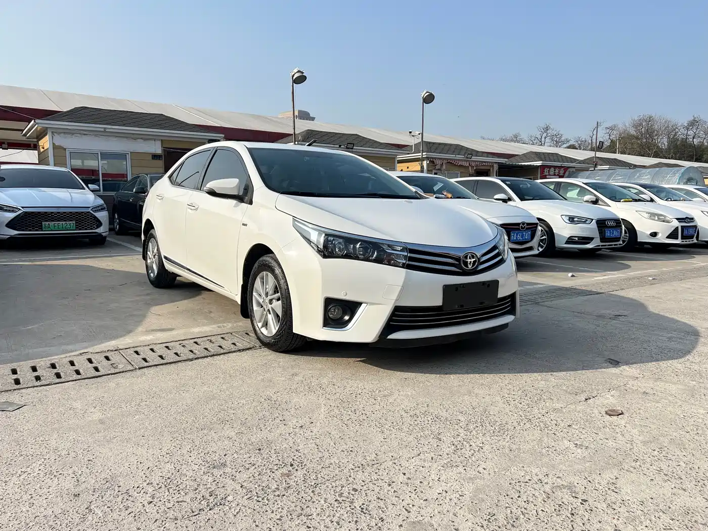 Toyota Corolla 2014 1.6L CVT GLX-i Navigation Edition фото 2