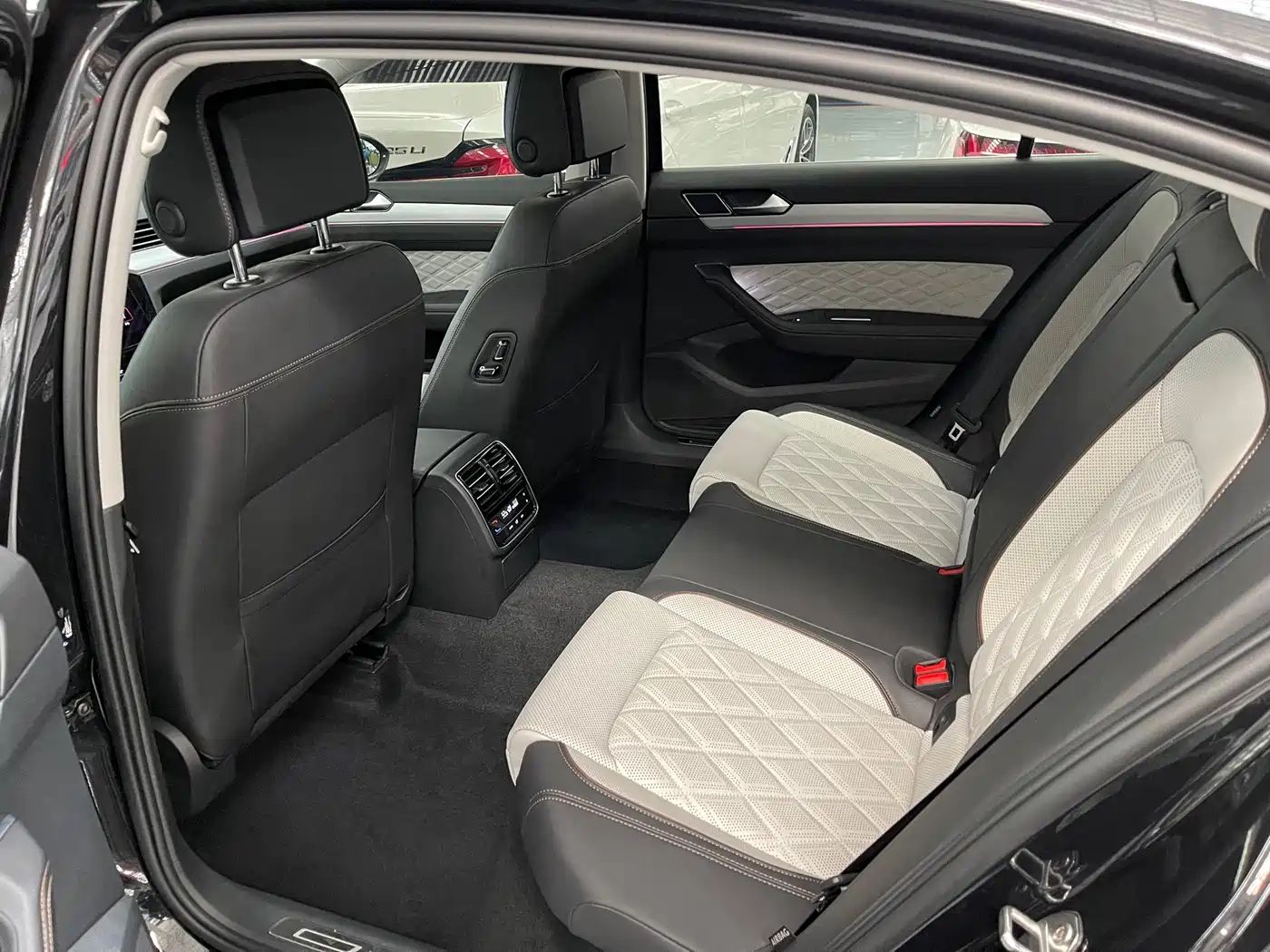 Volkswagen Magotan 2024 2 Million Units Public Sharing Edition 330TSI DSG Luxury фото 11