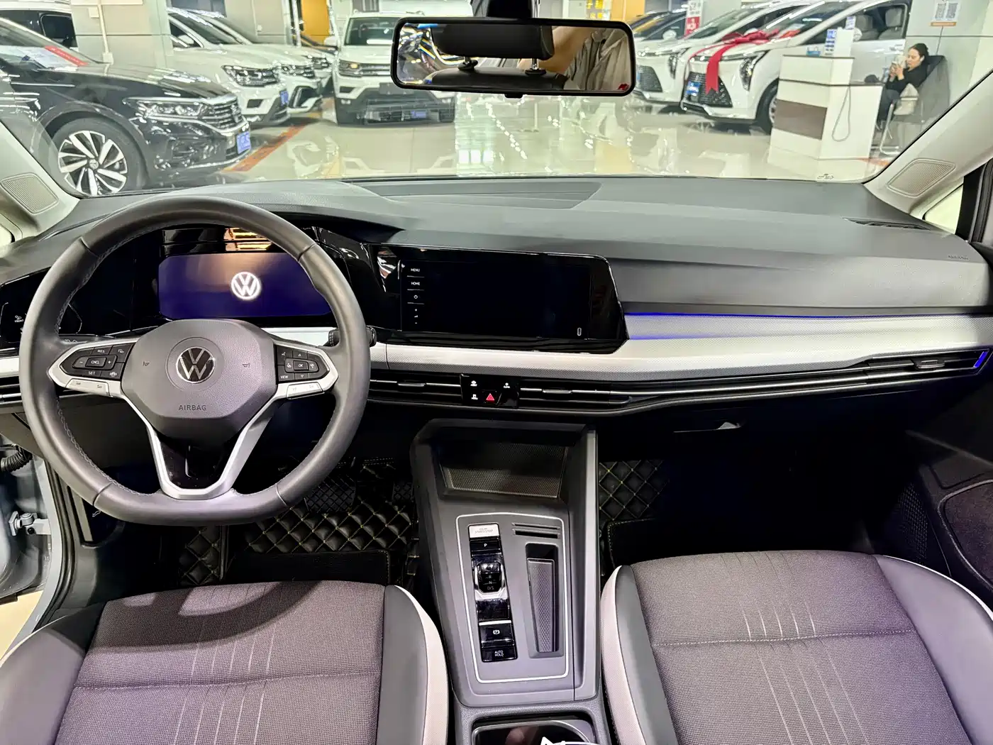 Volkswagen Golf 2023 280TSI DSG Pro 20th Anniversary Edition фото 9