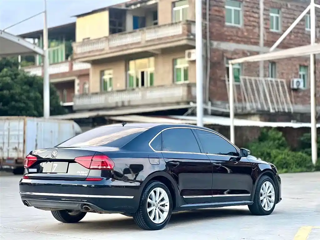 Volkswagen Passat 2017 330TSI DSG Prestige фото 7