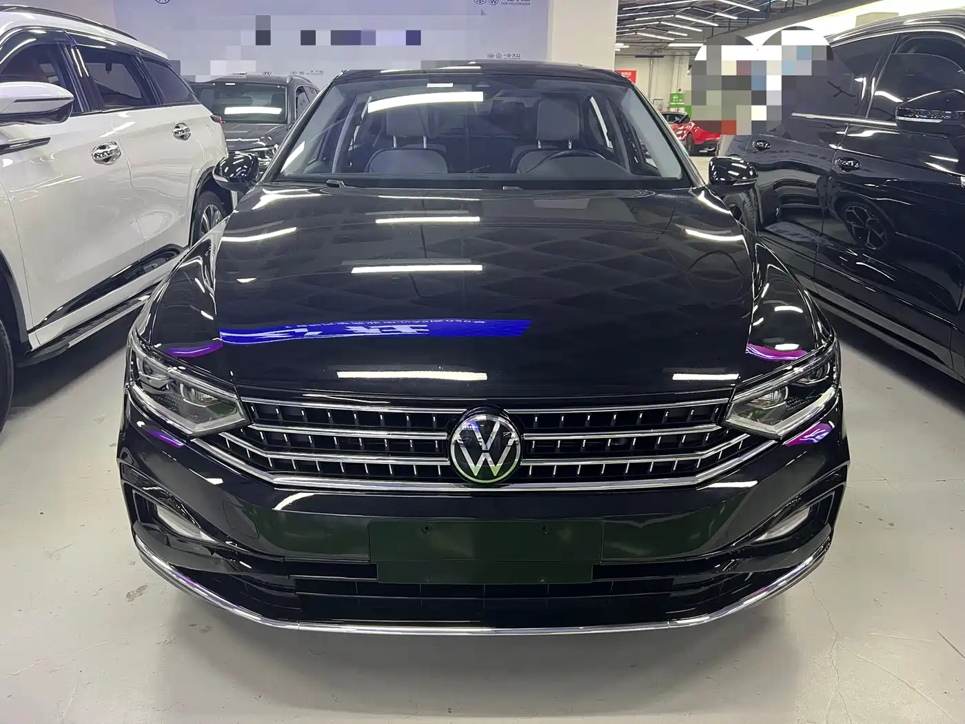 Volkswagen Magotan 2023 Model 2 Million Commemorative Edition 330TSI DSG Luxury фото 2