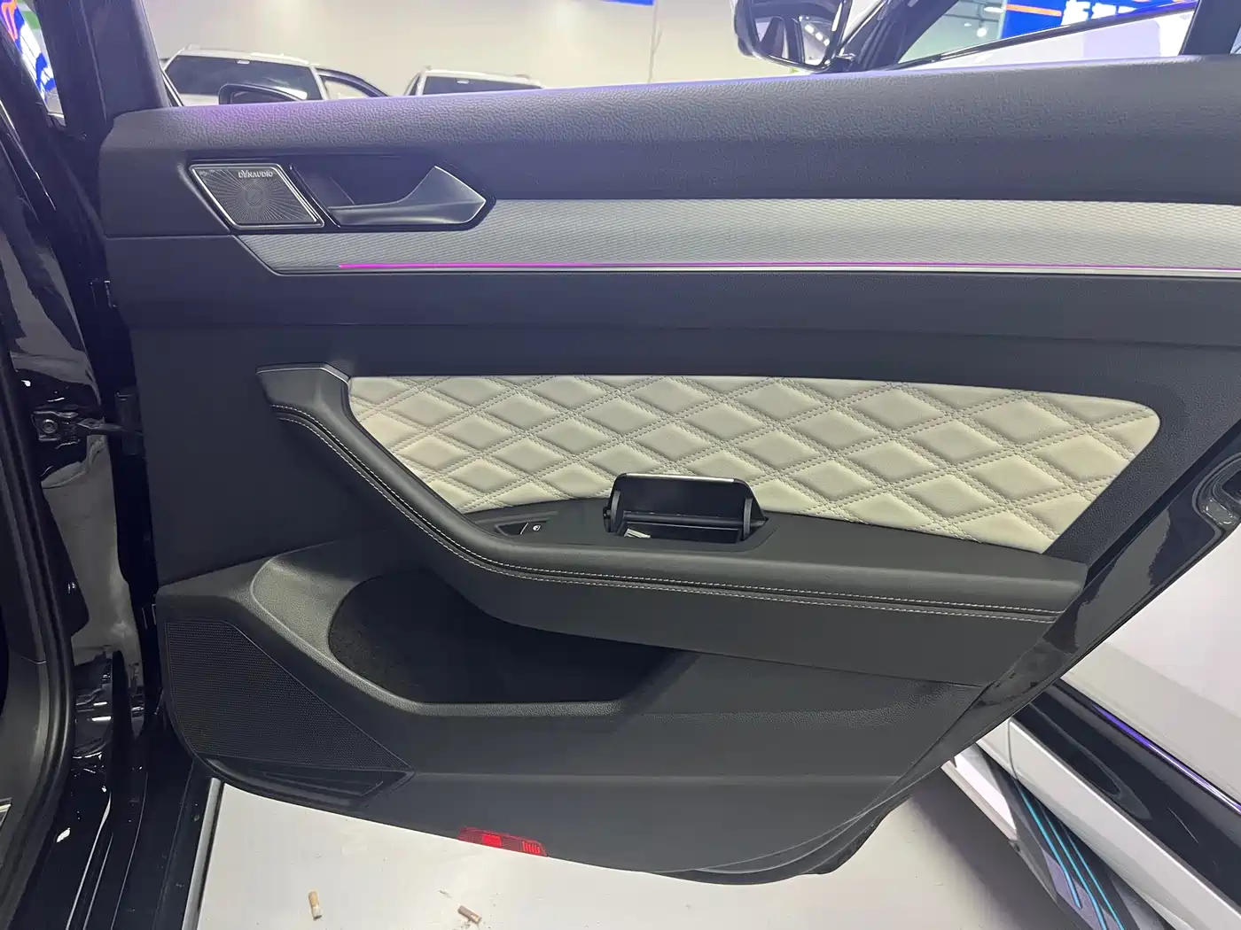 Volkswagen Magotan 2023 Model 2 Million Commemorative Edition 330TSI DSG Luxury фото 7