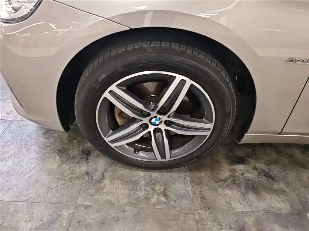 BMW 2 Series Touring 2016 218i Sport Design Package фото 23
