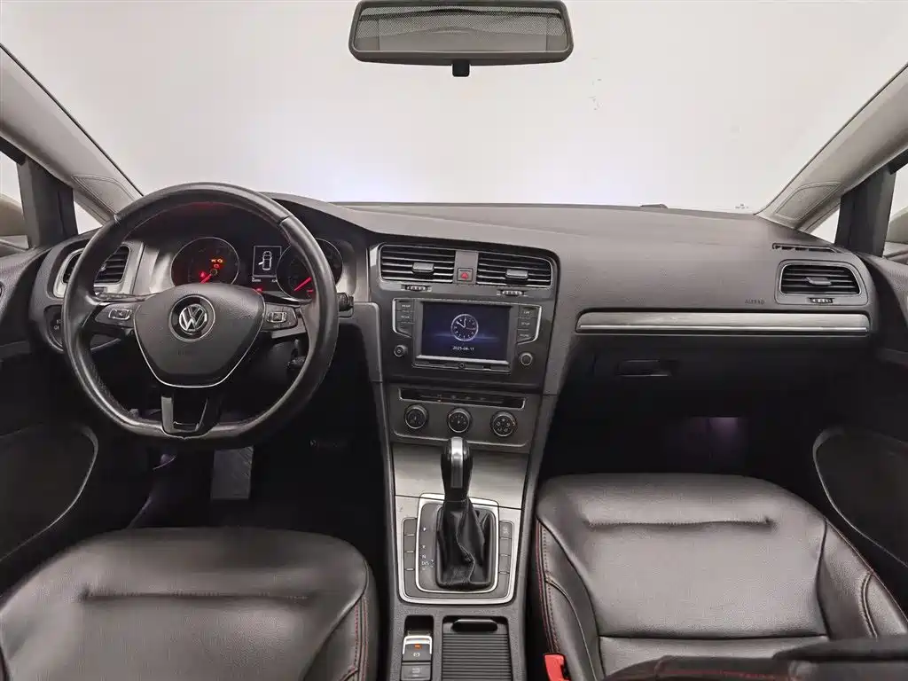 Volkswagen Golf 2015 1.6L Automatic Comfort фото 5