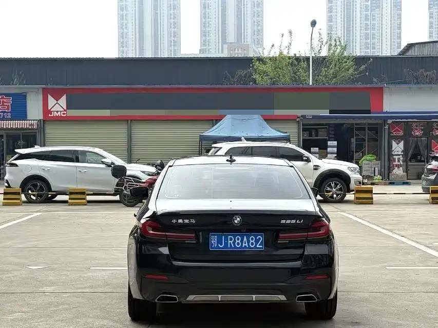 BMW 5 Series 2022 Model Second Facelift 525Li M Sport Package фото 8