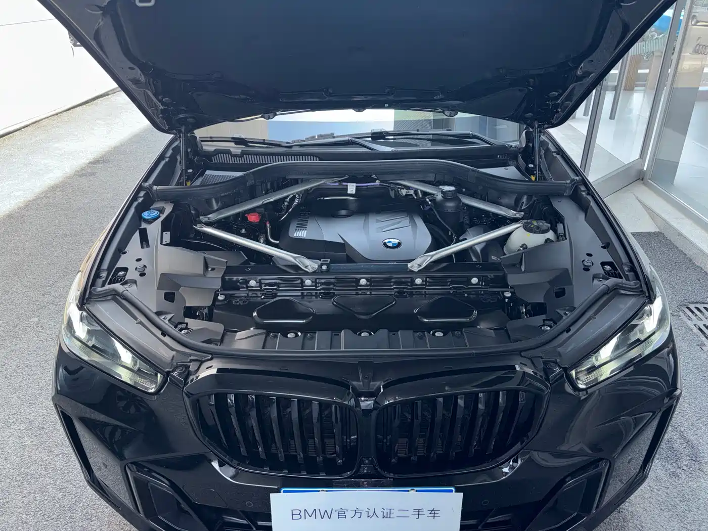 BMW X5 2025 Model xDrive 30Li Exclusive M Sport Blackout Package фото 15