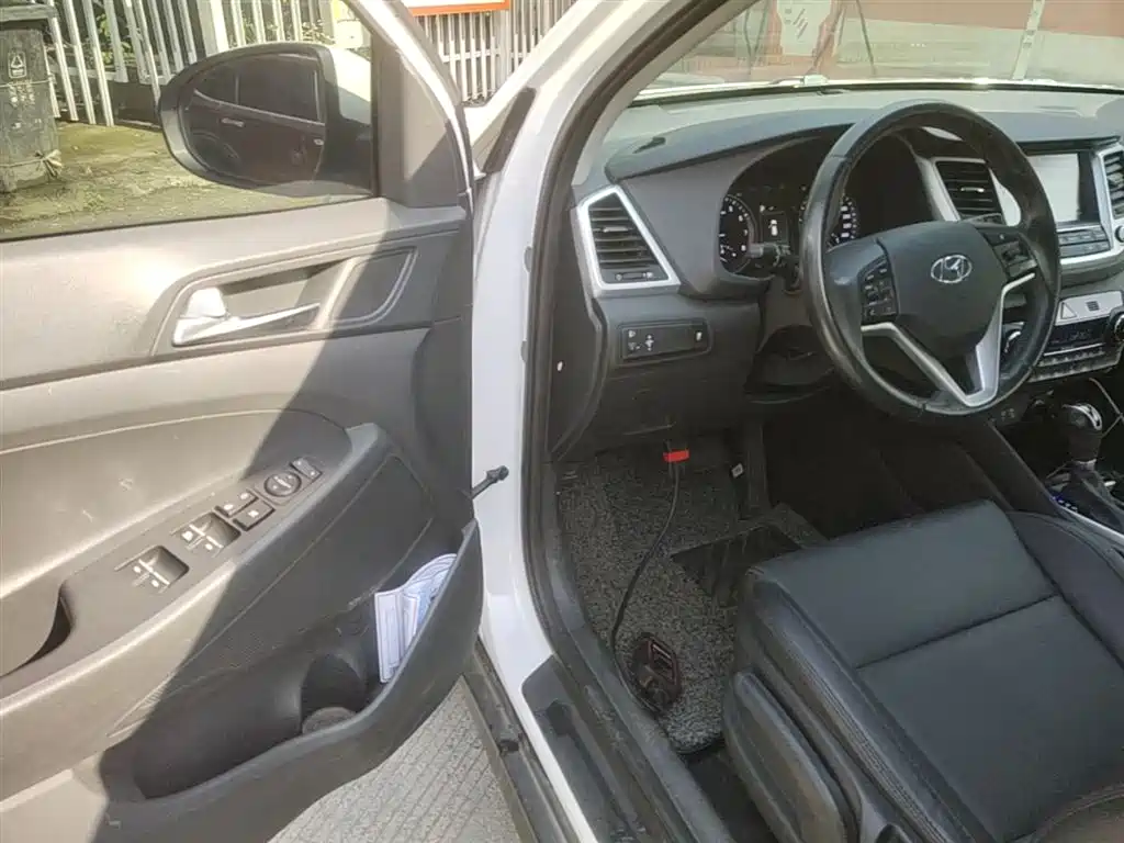 Hyundai Tucson 2015 1.6T Dual Clutch 2WD Smart фото 16