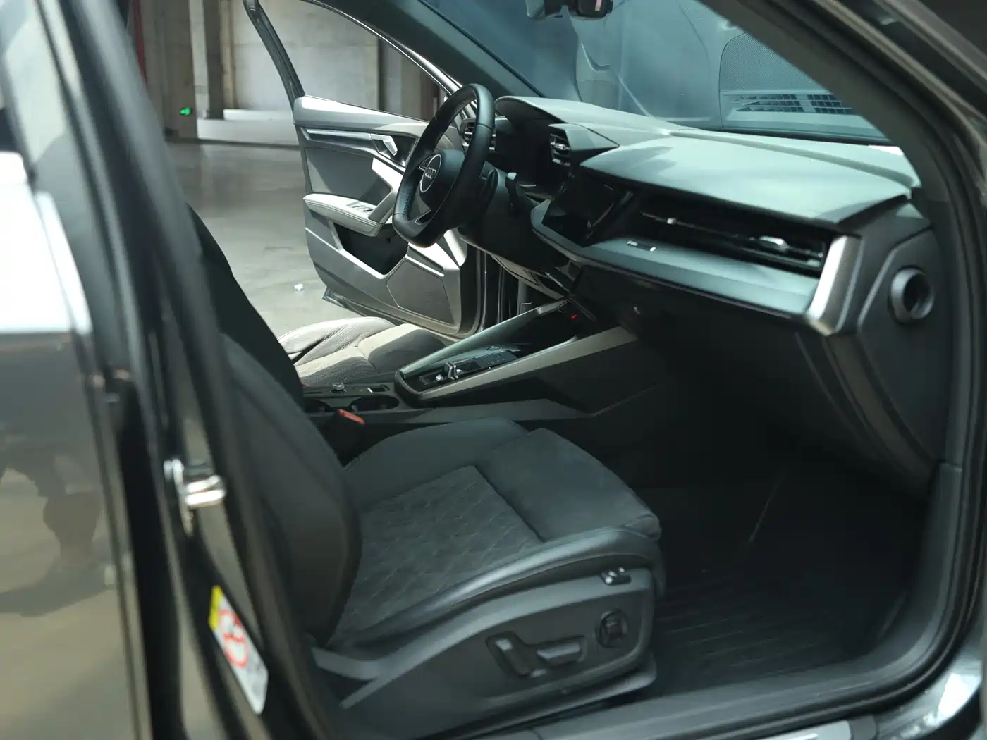 Audi A3 2023 Facelift Sportback 35 TFSI Luxury Sport фото 13