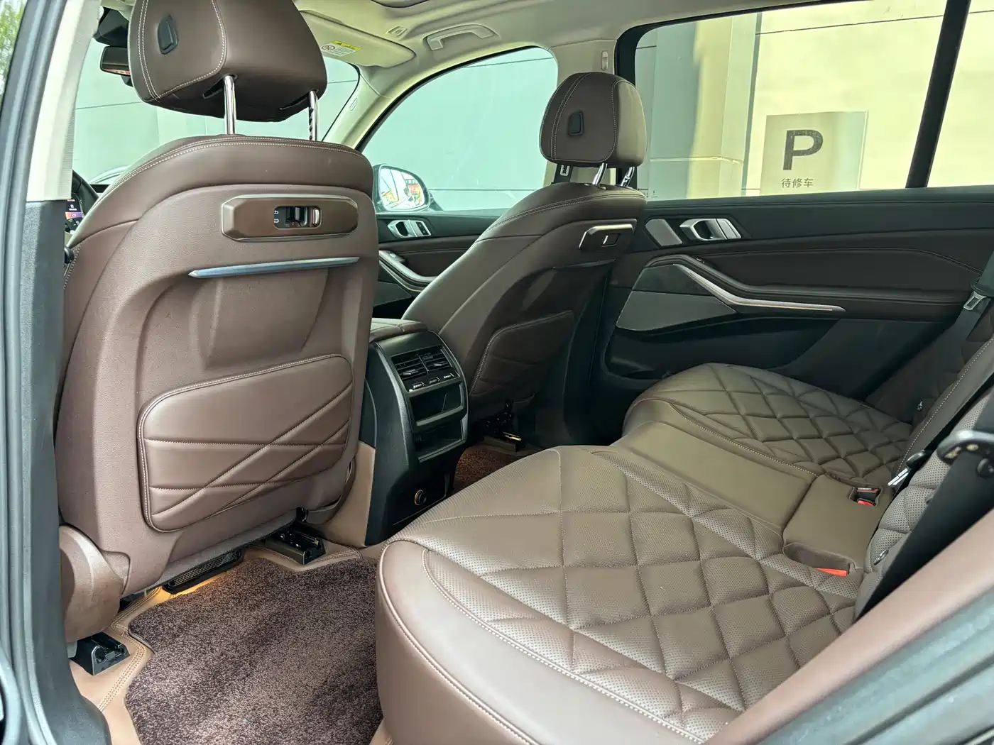 BMW X5 2025 Model xDrive 30Li Exclusive M Sport Blackout Package фото 14