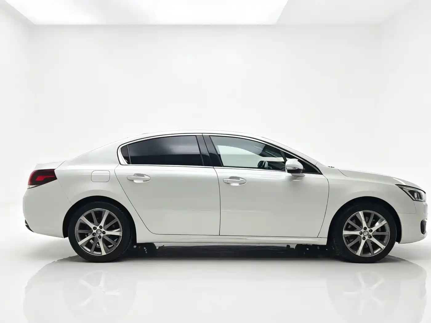 Peugeot 508 2015 1.8THP Auto Excellence Edition фото 6