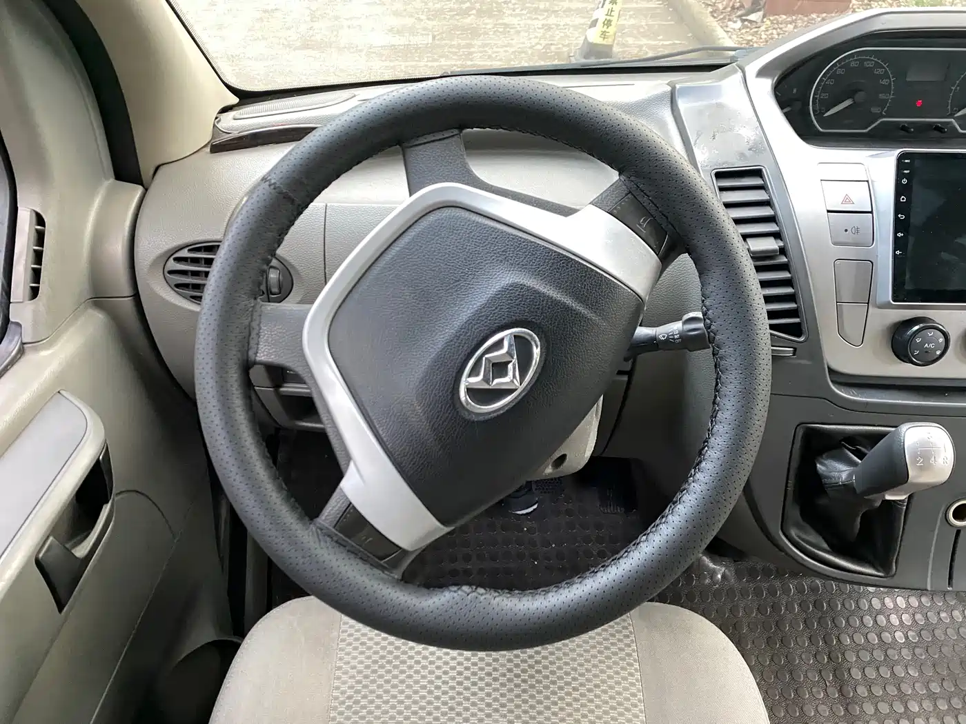 SAIC Maxus Xintu V80 2014 2.5T Aoyun Short Wheelbase Medium Roof фото 10