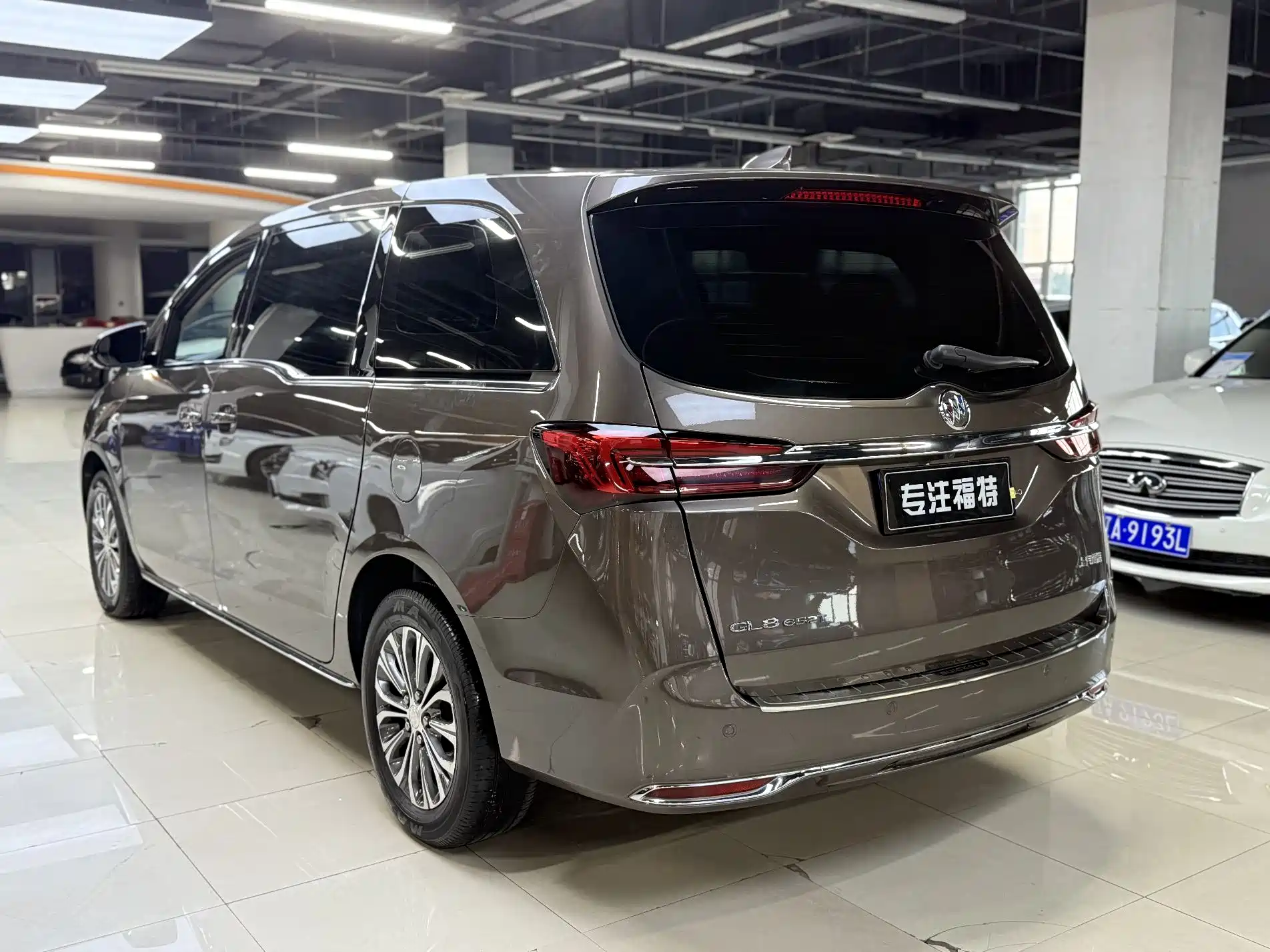 Фото 7 - Buick GL8