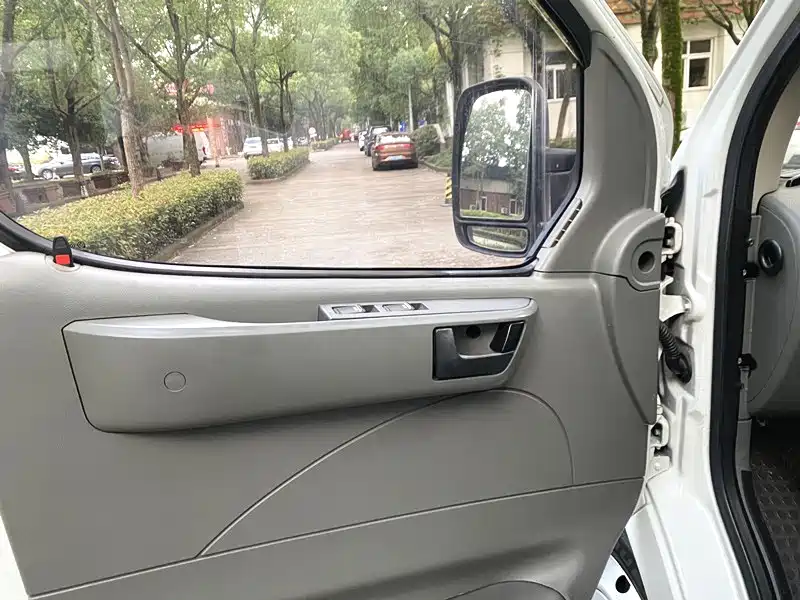 SAIC Maxus Xintu V80 2014 2.5T Aoyun Short Wheelbase Medium Roof фото 9
