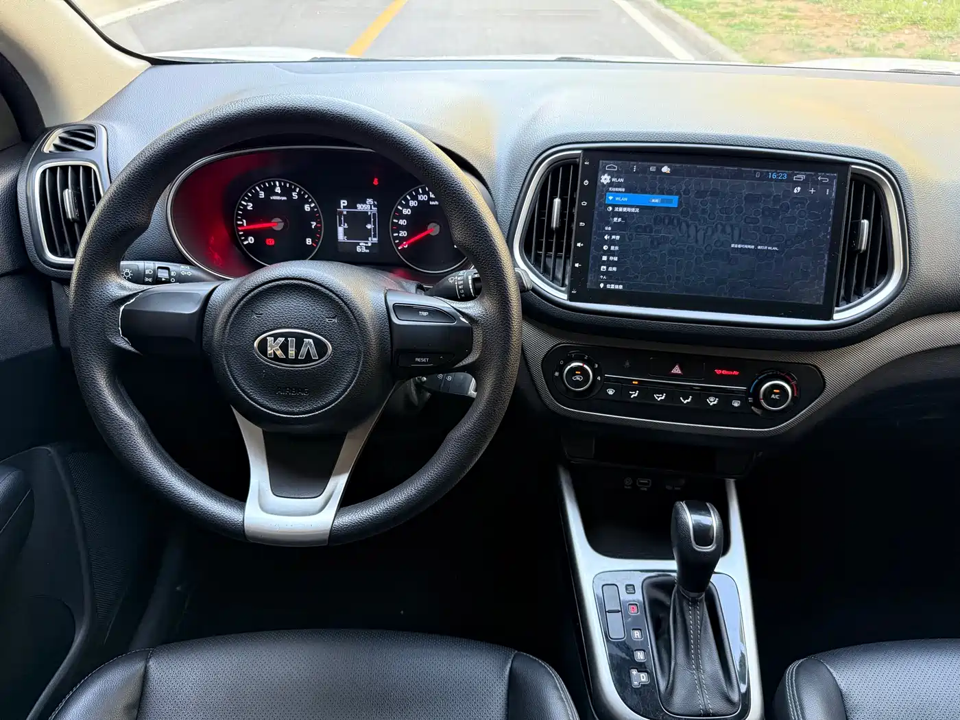 Kia KX3 Smart Run 2017 1.6L Automatic Proud Elegance Edition фото 12