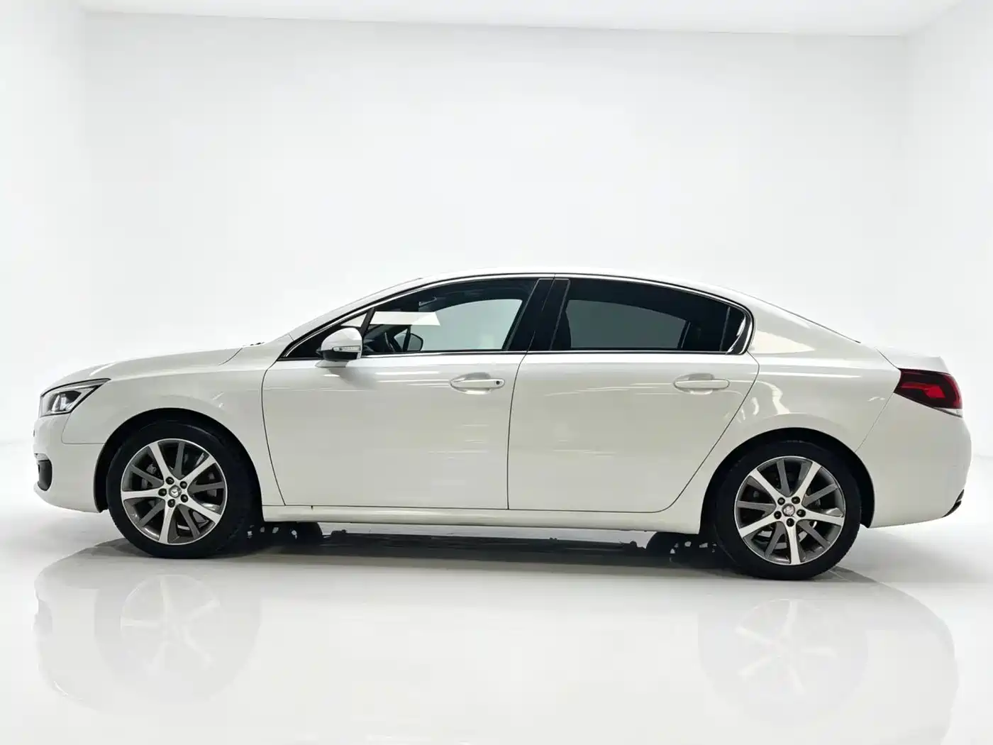 Peugeot 508 2015 1.8THP Auto Excellence Edition фото 3