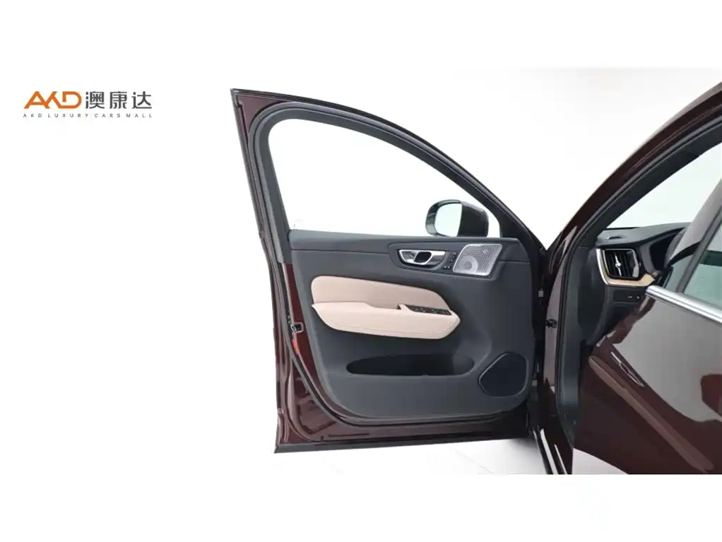 Volvo XC60 Plug-in Hybrid 2026 Plug-in Hybrid Long Range AWD Intelligent Premium Edition фото 10