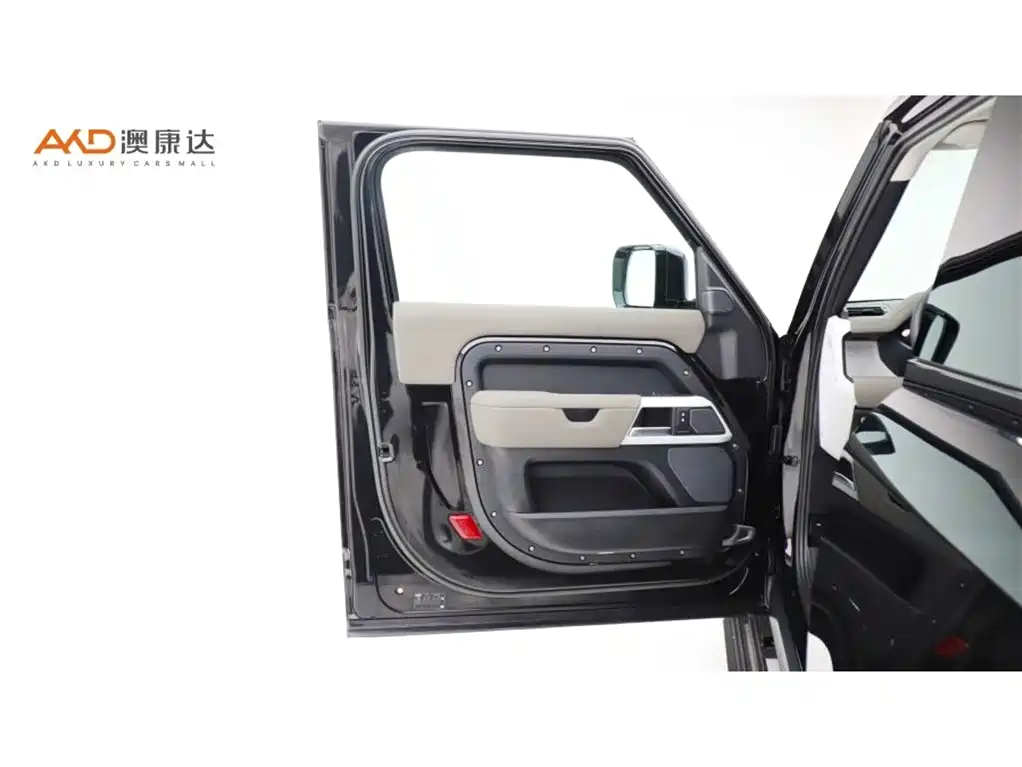 Land Rover Defender 2023 Model 90 2.0T P300 SE фото 10