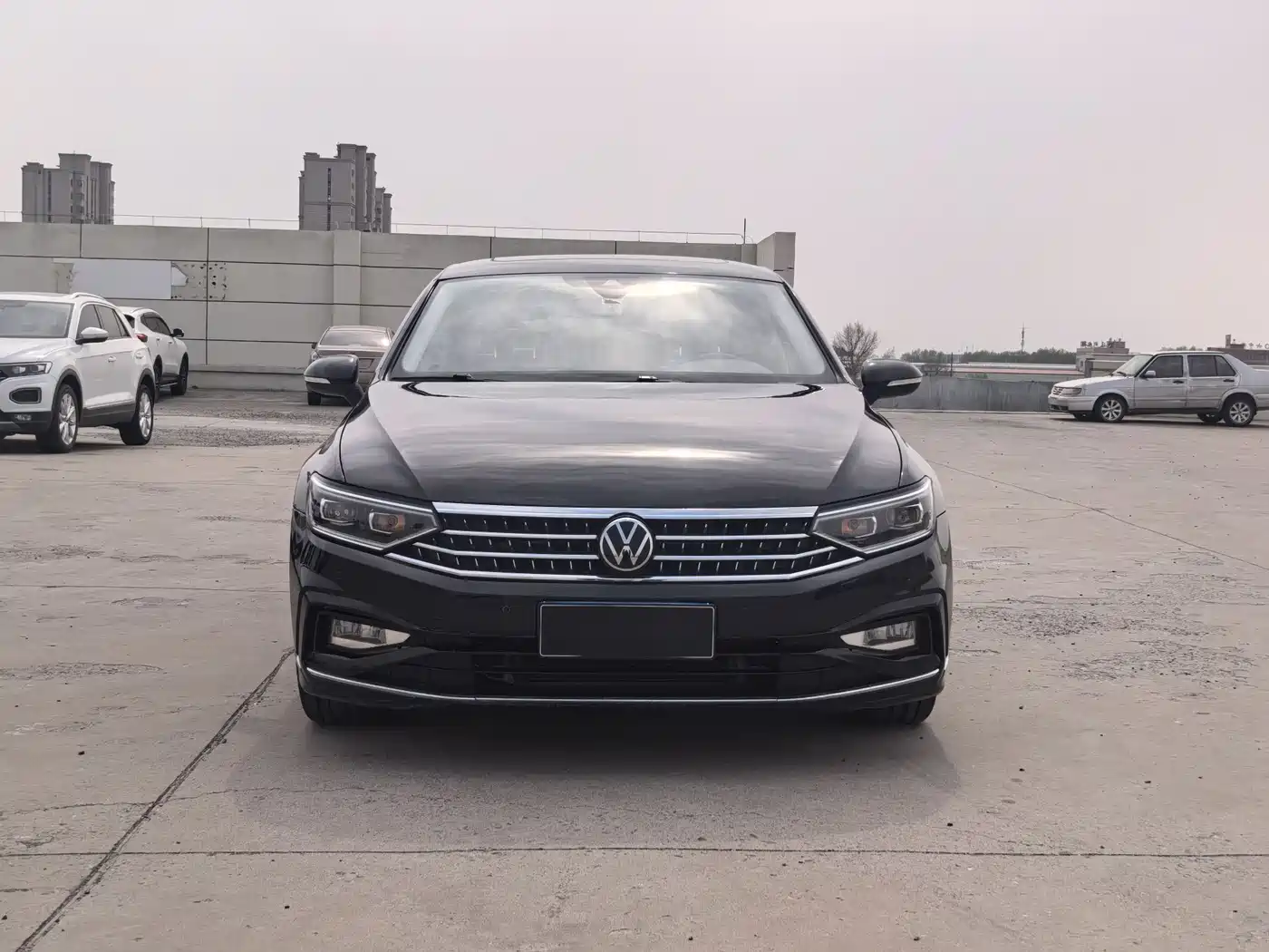 Volkswagen Magotan 2023 Model 2 Million Commemorative Edition 330TSI DSG Luxury фото 2