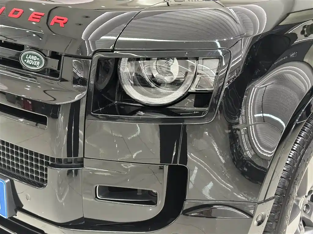 Land Rover Defender 2025 130 3.0T P400 7-Seater Luxury Edition фото 4
