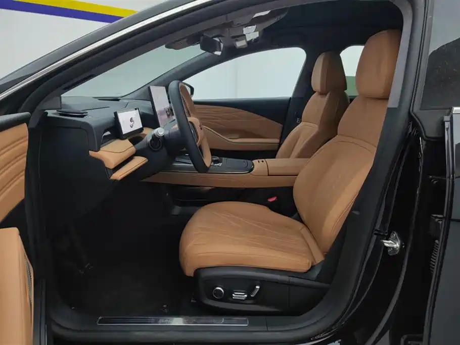 Geely Galaxy Galaxy Xingyao 8 2025 Model 130km EM-i Flagship Edition фото 9
