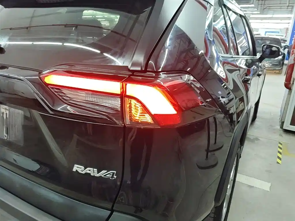 Toyota RAV4 Rongfang 2020 2.0L CVT 2WD Trend Edition фото 8