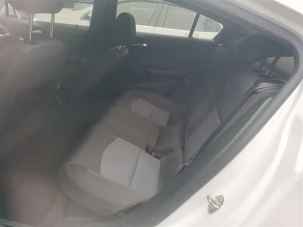 Chevrolet Cruze 2018 320 Automatic Pioneer Sunroof Edition фото 17