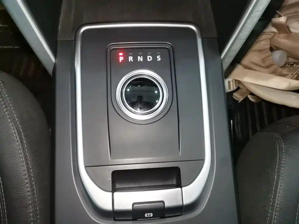 Land Rover Discovery Sport 2016 2.0T HSE фото 14