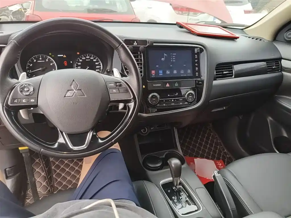 Mitsubishi Outlander 2016 2.4L 4WD Elite Edition 5-seater фото 10