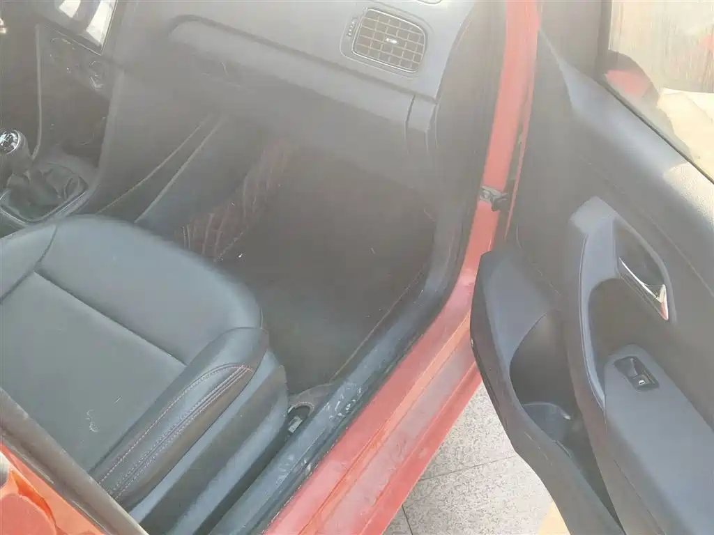 Volkswagen Polo 2016 1.4L Manual Trend фото 20