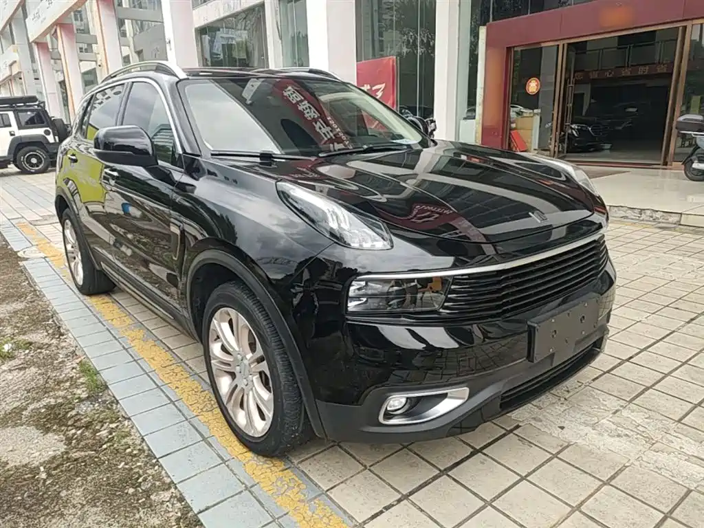 Lynk & Co 01 2017 2.0T 2WD Pro Version фото 4
