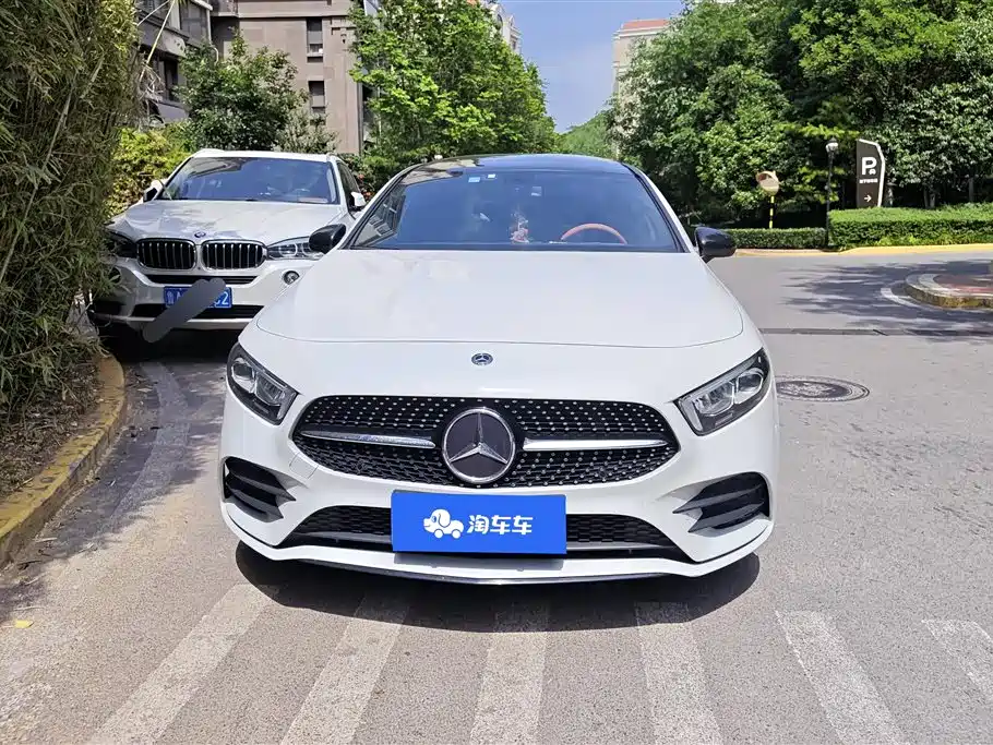 Mercedes-Benz A-Class 2019 A 220 L 4MATIC Sports Sedan фото 2