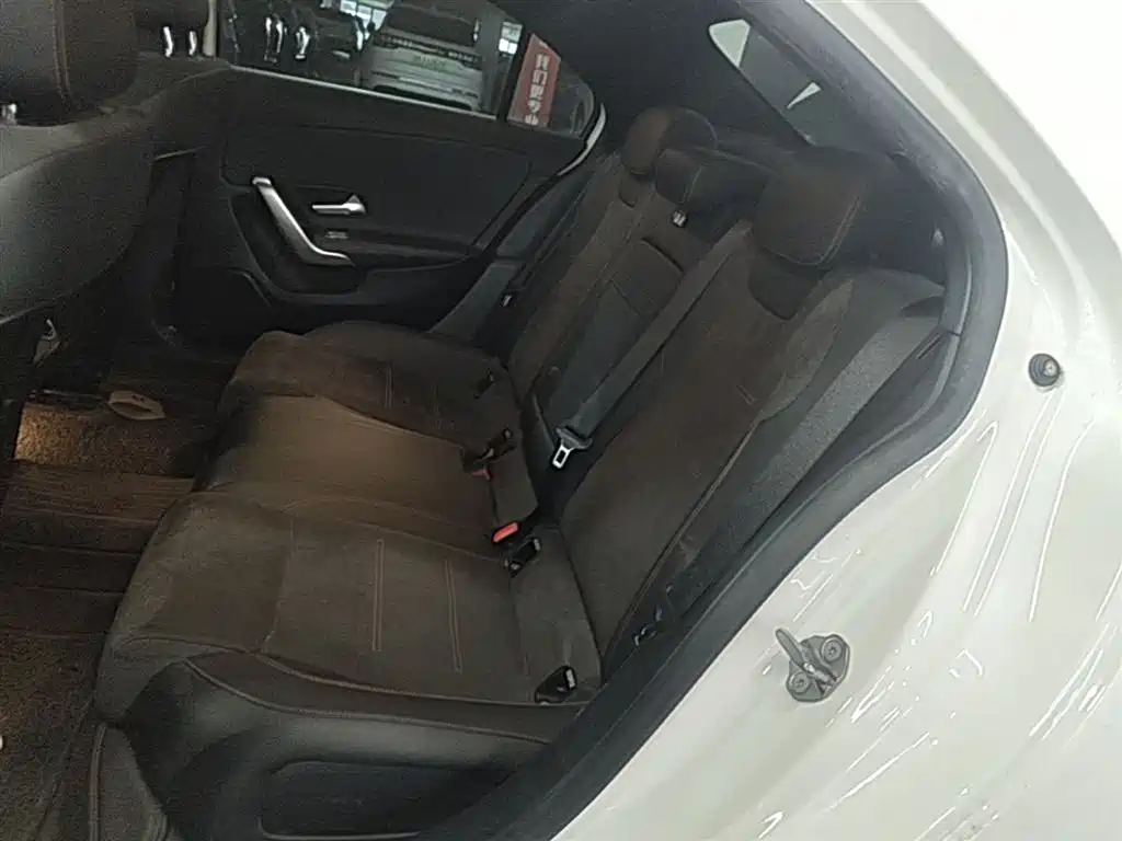 Mercedes-Benz A-Class 2023 A 200 L Fashion фото 17