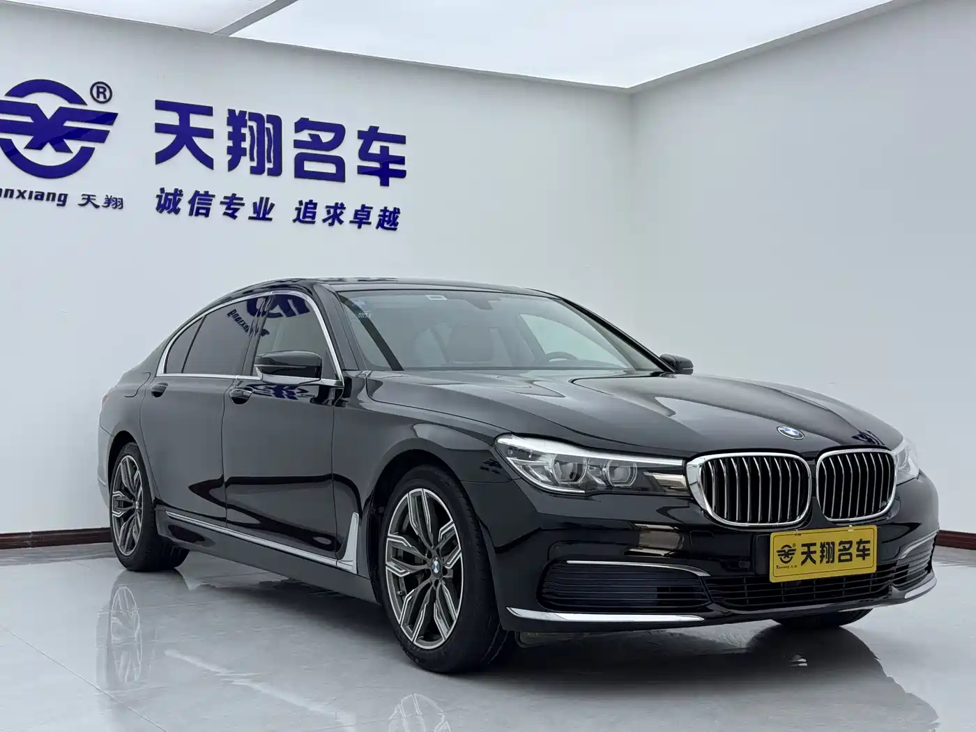 BMW 7 Series 2016 730Li Leading фото 3