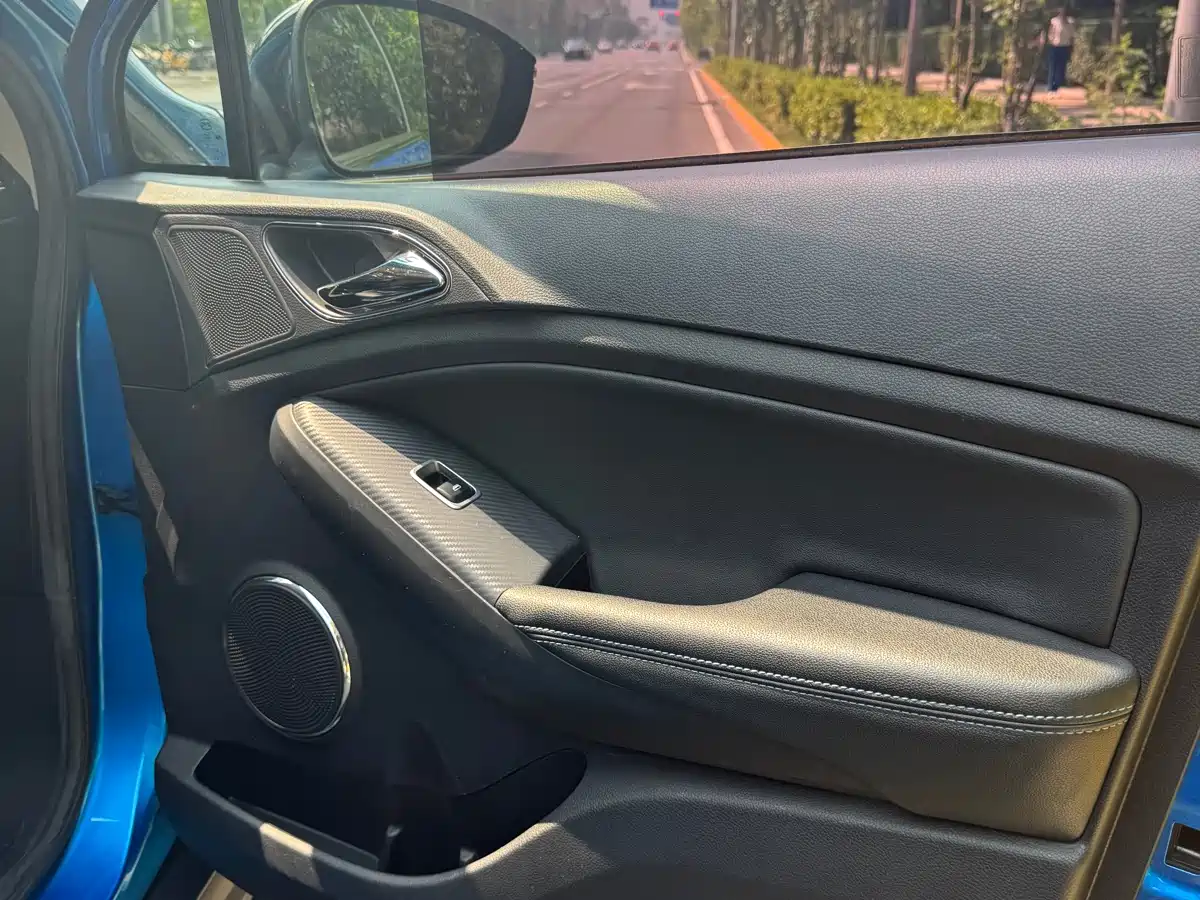 BYD Yuan New Energy 2018 EV360 Smart Connected Cool Edition фото 13