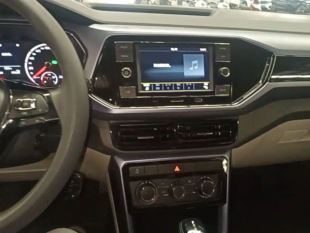 Volkswagen T-Cross 2019 1.5L Automatic Comfort Edition фото 10