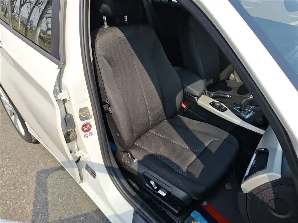 BMW 1 Series (Import) 2015 120i Leading фото 20