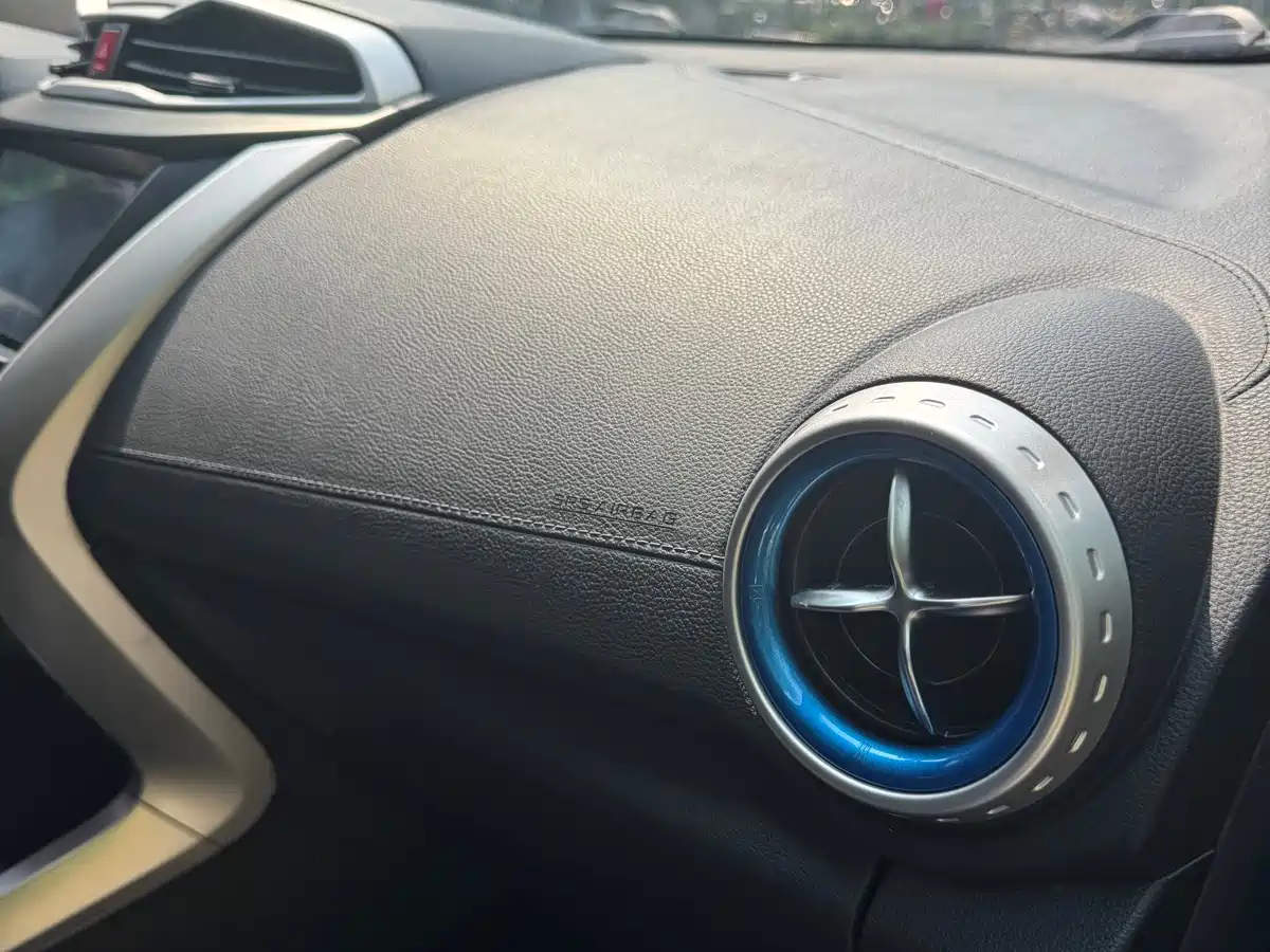 BYD Yuan New Energy 2018 EV360 Smart Connected Cool Edition фото 14