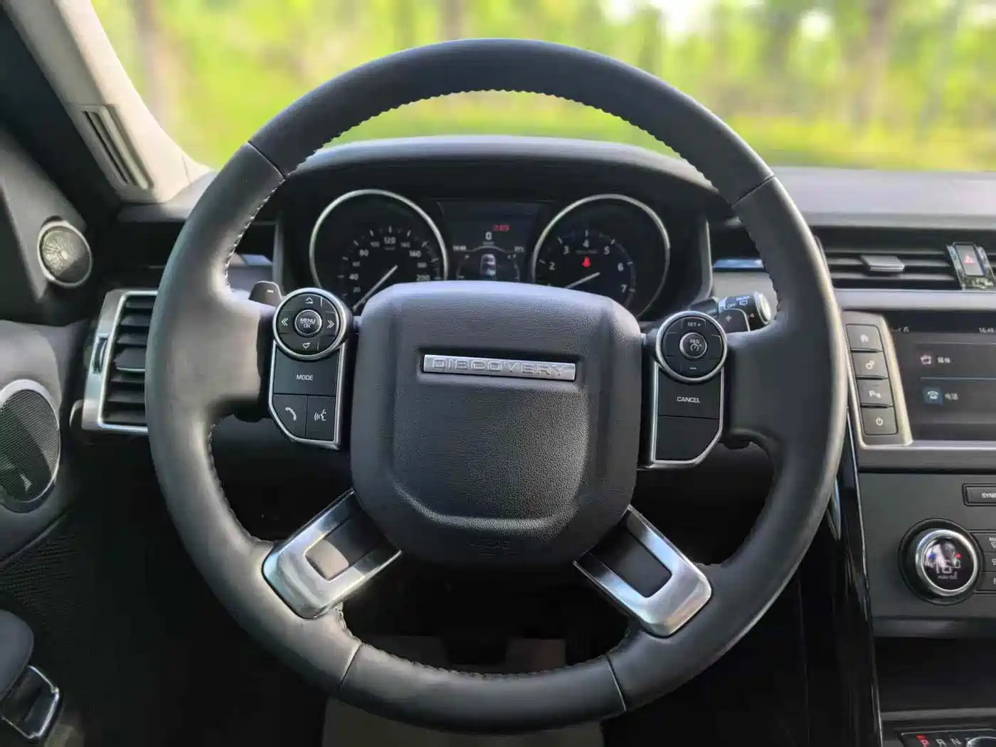 Land Rover Discovery 2017 3.0 SC V6 SE фото 6