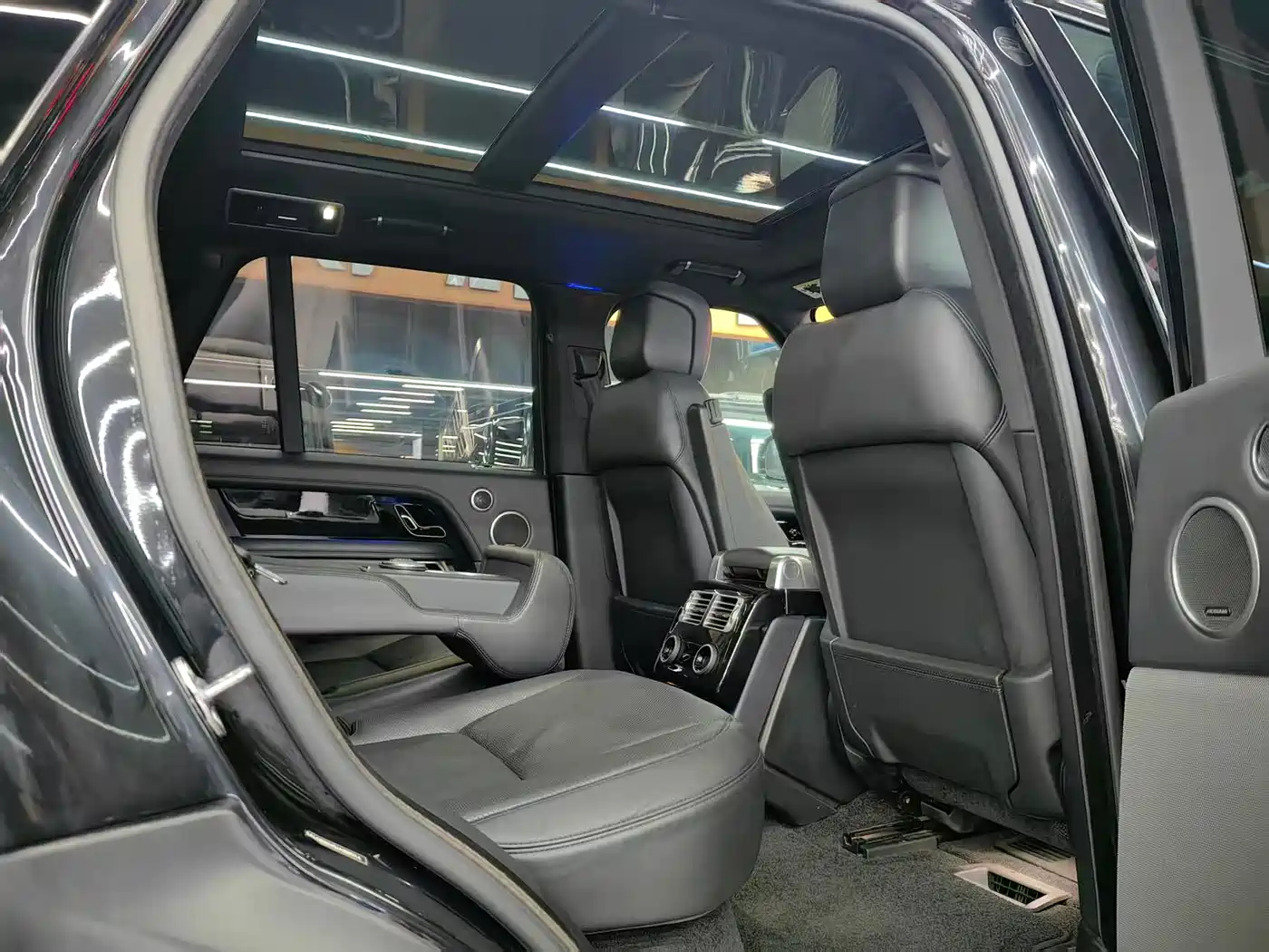 Land Rover Range Rover 2018 3.0 SC V6 Vogue Heritage Edition фото 11
